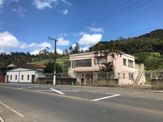Casa com 4000m² 7 quartos e 3 banheiros, à venda, no bairro Centro em Matias Barbosa