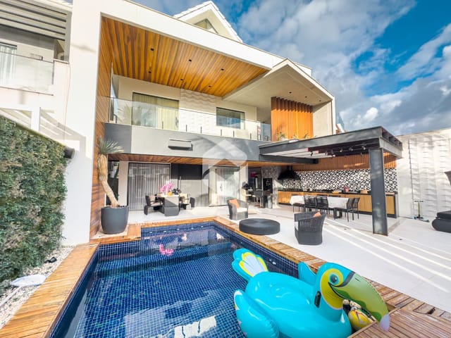 Casa com 350m² 4 quartos e 6 banheiros, à venda, no bairro Recreio dos Bandeirantes em Rio de Janeiro
