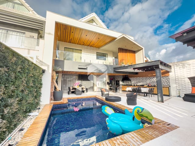 Casa com 350m² 4 quartos e 6 banheiros, à venda, no bairro Recreio dos Bandeirantes em Rio de Janeiro