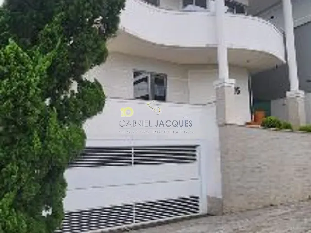 Casa com 400m² 4 quartos e 4 banheiros, à venda, no bairro Pedra Branca em Palhoça
