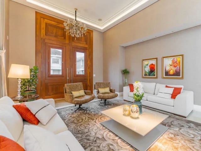 Casa com 524m² 4 quartos e 7 banheiros, à venda, no bairro Campo Comprido em Curitiba