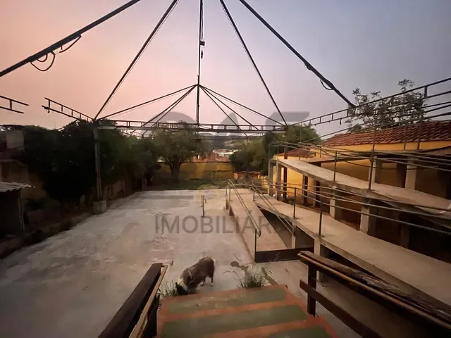 Casa com 813m², à venda, no bairro Centro em Amparo