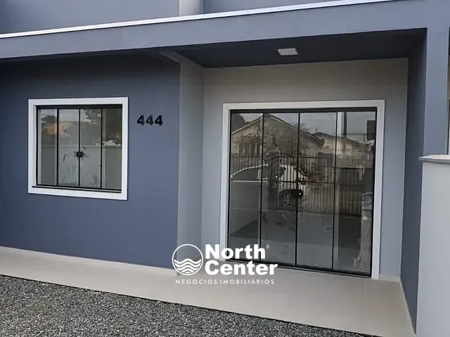 Casa com 50m² 2 quartos e 1 banheiro, à venda, no bairro Centro em Balneário Barra do Sul