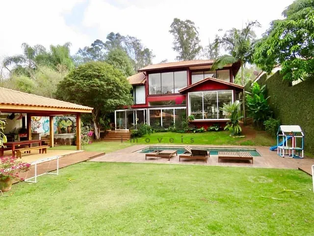 Casa com 1000m² 5 quartos e 6 banheiros, à venda, no bairro Granja Viana em Cotia