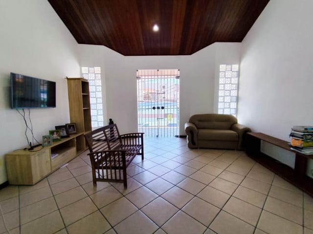 Casa com 300m² 4 quartos e 4 banheiros, à venda, no bairro Salgado Filho em Aracaju