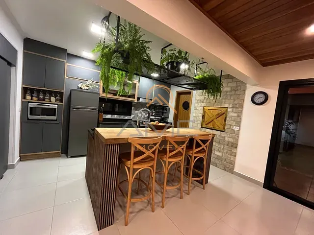 Casa com 336m² 3 quartos e 3 banheiros, à venda, no bairro Laranjal em Pelotas