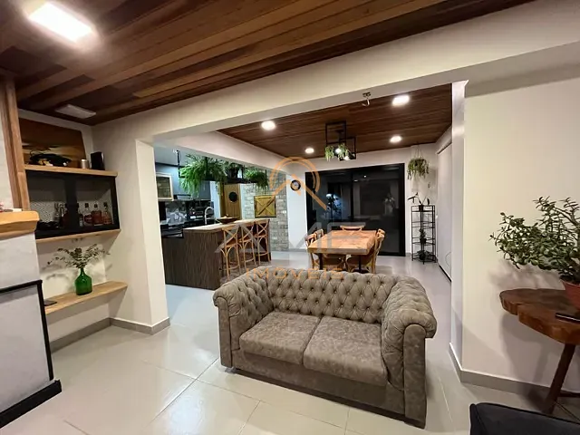 Casa com 336m² 3 quartos e 3 banheiros, à venda, no bairro Laranjal em Pelotas