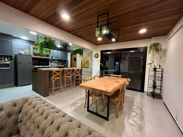 Casa com 336m² 3 quartos e 3 banheiros, à venda, no bairro Laranjal em Pelotas