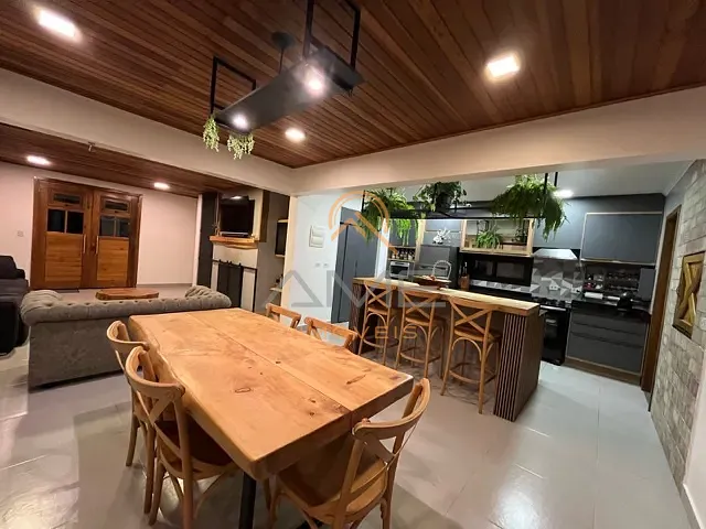 Casa com 336m² 3 quartos e 3 banheiros, à venda, no bairro Laranjal em Pelotas