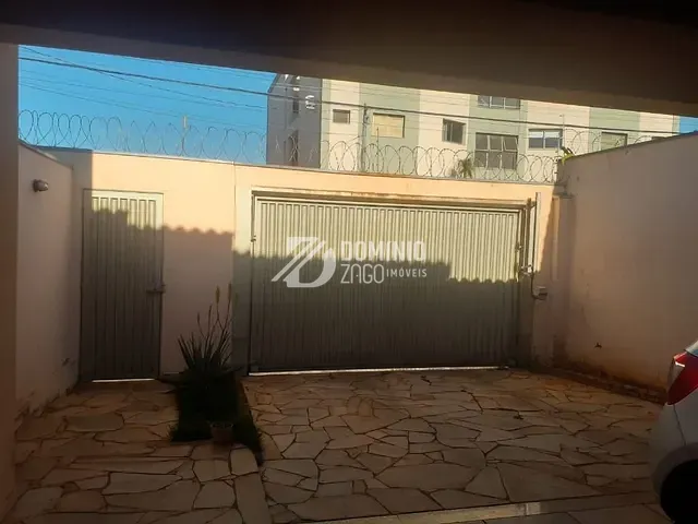 Casa com 300m² 3 quartos e 4 banheiros, à venda, no bairro Vila Alvorada em Uberaba
