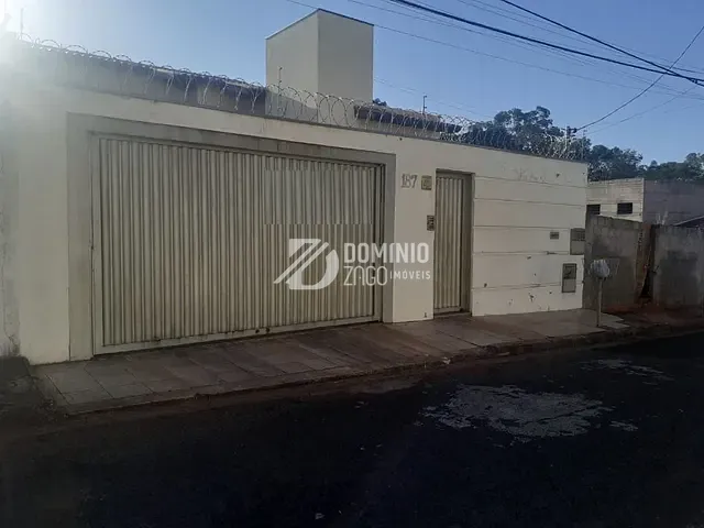 Casa com 300m² 3 quartos e 4 banheiros, à venda, no bairro Vila Alvorada em Uberaba