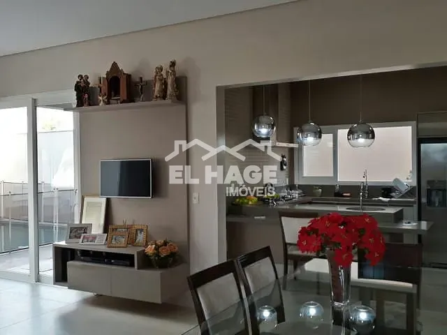 Casa com 607m² 3 quartos e 5 banheiros, à venda, no bairro Parque Universitário em Cuiabá