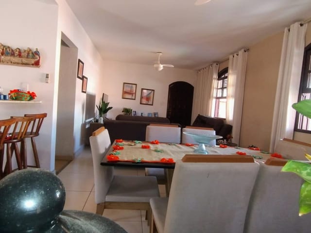 Casa com 360m² 4 quartos e 3 banheiros, à venda, no bairro Maravista em Niterói