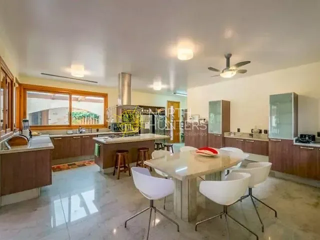 Casa com 600m² 5 quartos e 6 banheiros, para alugar, no bairro Jurerê Internacional em Florianópolis