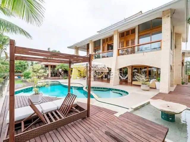 Casa com 600m² 5 quartos e 6 banheiros, para alugar, no bairro Jurerê Internacional em Florianópolis