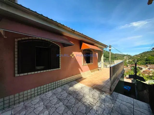 Casa 3 quartos e 2 banheiros, à venda, no bairro Saldanha Marinho em Petrópolis