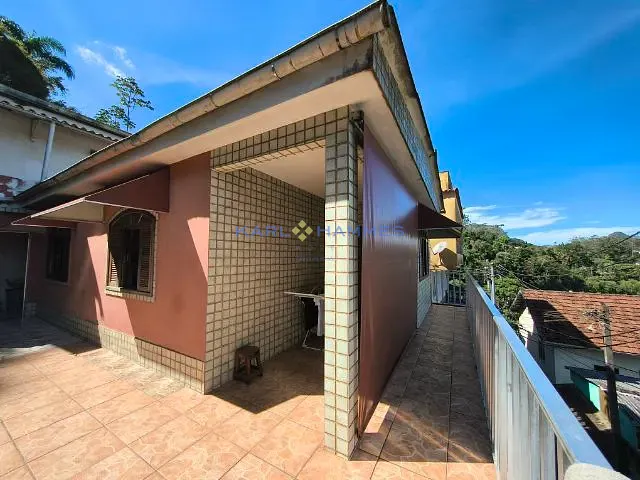 Casa 3 quartos e 2 banheiros, à venda, no bairro Saldanha Marinho em Petrópolis