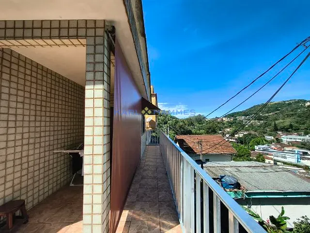 Casa 3 quartos e 2 banheiros, à venda, no bairro Saldanha Marinho em Petrópolis