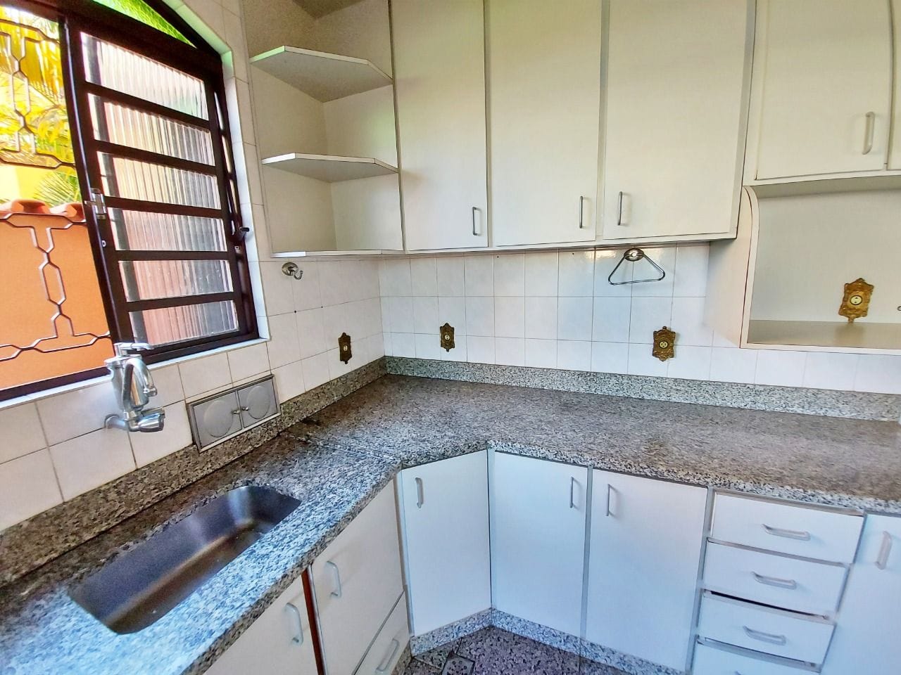 Casa à venda, 03 quartos, no bairro Santo André, Belo Horizonte, MG