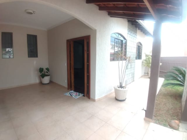 Casa com 300m² 3 quartos e 2 banheiros, à venda, no bairro Jardim Ana Eliza em Cambé