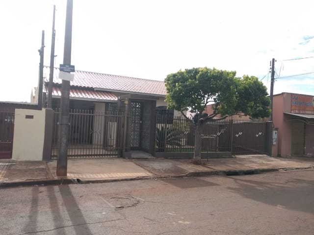 Casa com 300m² 3 quartos e 2 banheiros, à venda, no bairro Jardim Ana Eliza em Cambé