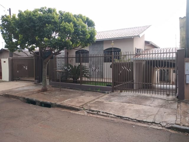 Casa com 300m² 3 quartos e 2 banheiros, à venda, no bairro Jardim Ana Eliza em Cambé