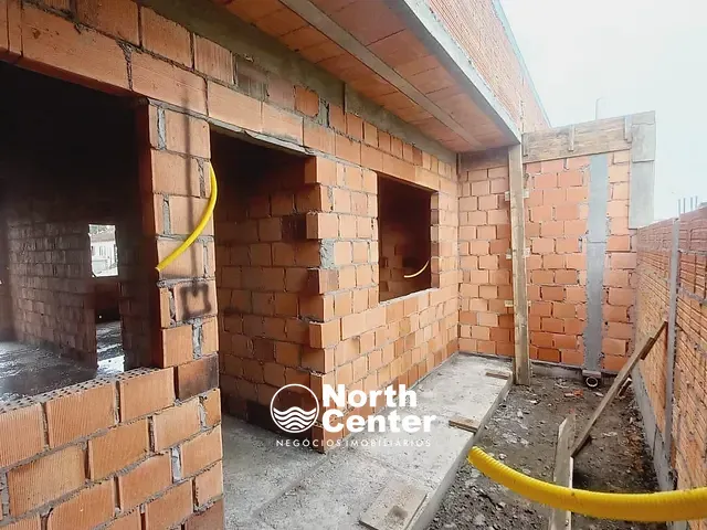 Casa com 50m² 2 quartos e 1 banheiro, à venda, no bairro Centro em Balneário Barra do Sul