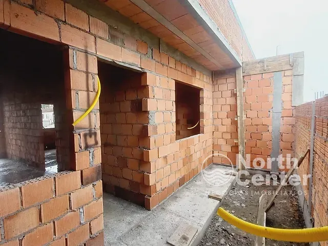 Casa com 50m² 2 quartos e 1 banheiro, à venda, no bairro Centro em Balneário Barra do Sul