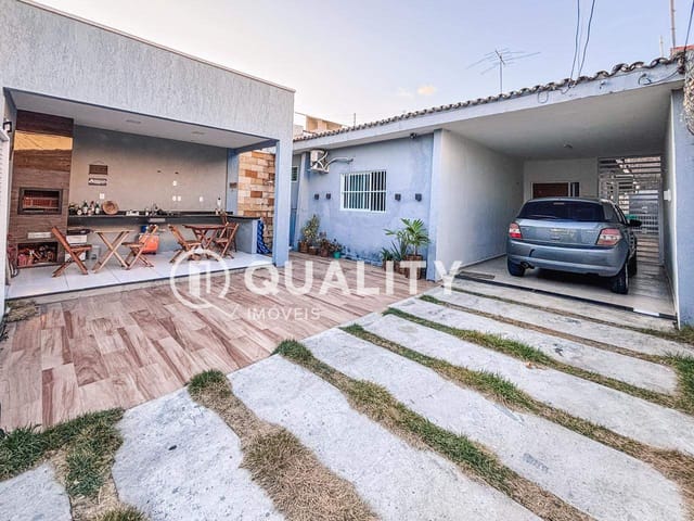 Casa com 252m² 4 quartos e 2 banheiros, à venda, no bairro Parque Araxá em Fortaleza