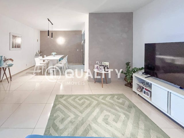 Casa com 252m² 4 quartos e 2 banheiros, à venda, no bairro Parque Araxá em Fortaleza