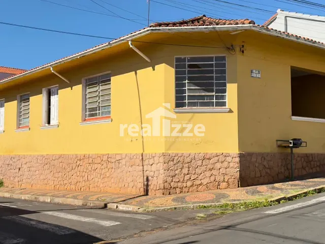 Casa 3 quartos e 2 banheiros, à venda, no bairro Centro em Itapira