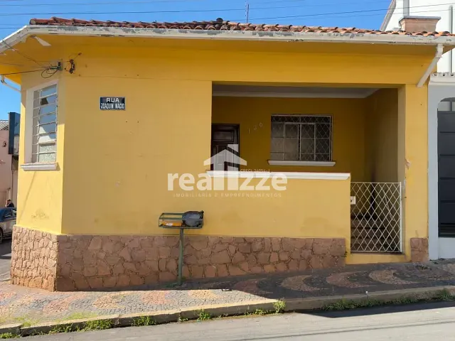 Casa 3 quartos e 2 banheiros, à venda, no bairro Centro em Itapira