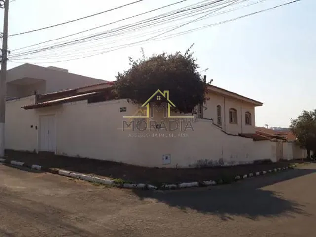 Casa com 450m² 3 quartos e 1 banheiro, à venda, no bairro Residencial Nova Floresta em Guaxupé