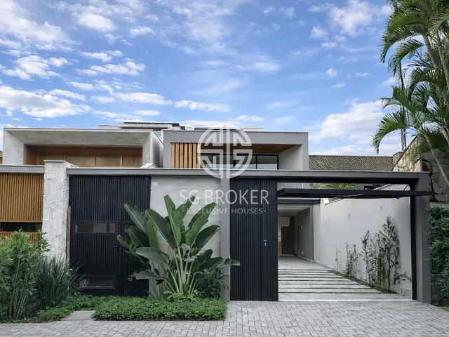 Casa com 450m² 5 quartos e 5 banheiros, à venda ou para alugar, no bairro Barra da Tijuca em Rio de Janeiro