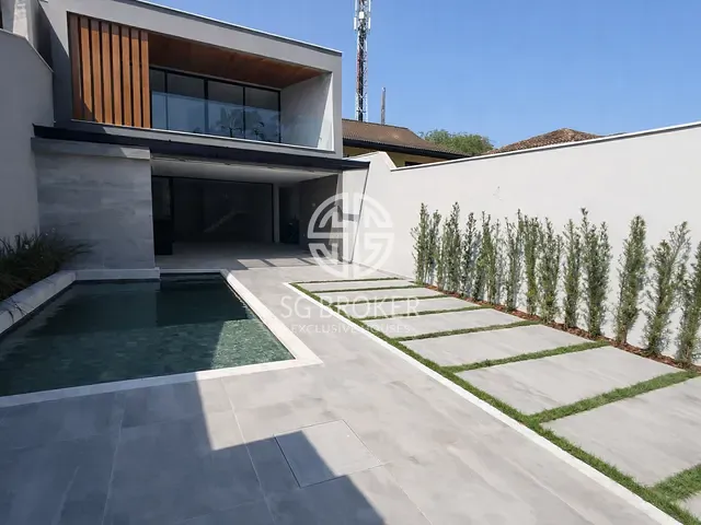 Casa com 450m² 5 quartos e 5 banheiros, à venda ou para alugar, no bairro Barra da Tijuca em Rio de Janeiro