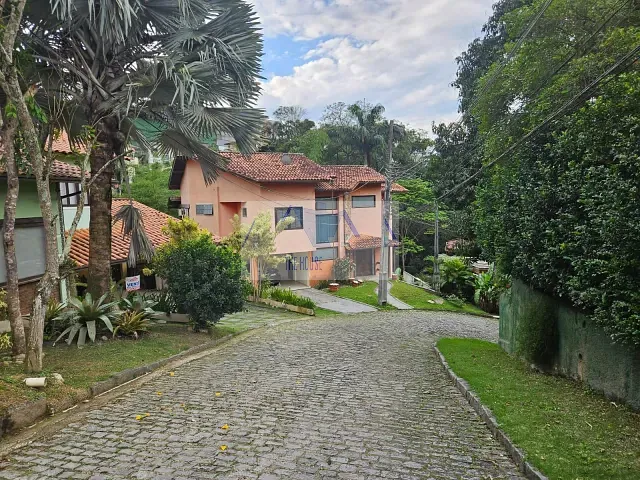 Casa com 600m² 4 quartos e 4 banheiros, à venda, no bairro Vila Progresso em Niterói