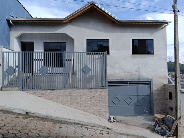 Casa com 135m² 3 quartos e 1 banheiro, à venda, no bairro Novo Horizonte em Cambuí