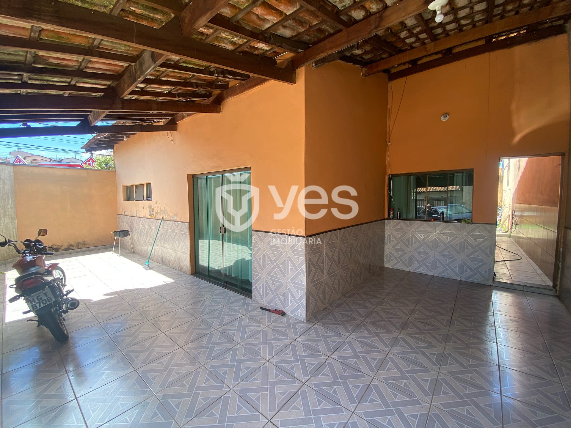 Casa à venda com 3 quartos, 118m² - Foto 1