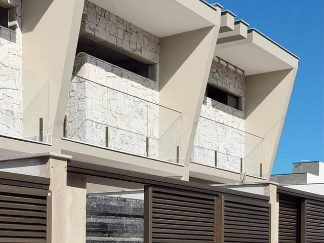 Casa 3 quartos e 3 banheiros, à venda, no bairro Morada de Laranjeiras em Serra