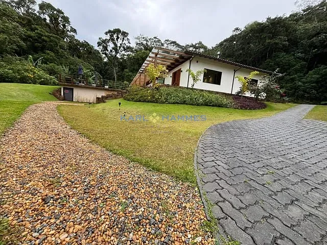 Casa com 3300m² 4 quartos e 5 banheiros, à venda, no bairro Fazenda Inglesa em Petrópolis
