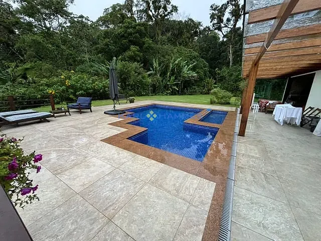 Casa com 3300m² 4 quartos e 5 banheiros, à venda, no bairro Fazenda Inglesa em Petrópolis