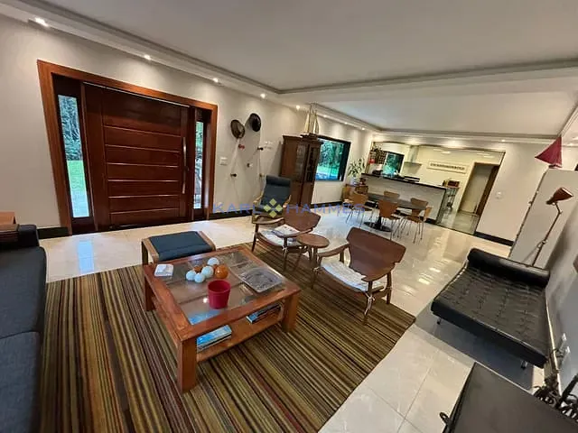 Casa com 3300m² 4 quartos e 5 banheiros, à venda, no bairro Fazenda Inglesa em Petrópolis