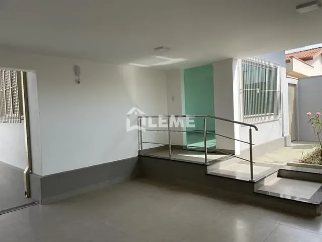 Casa com 300m² 3 quartos e 3 banheiros, à venda, no bairro Jardim São Domingos em Mococa