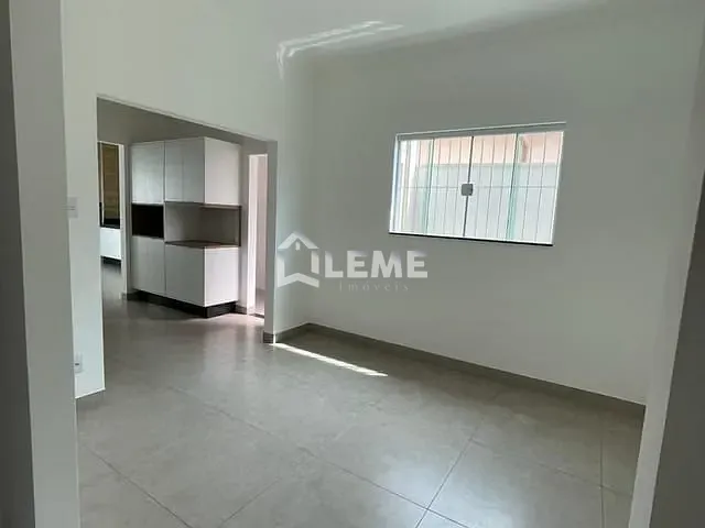 Casa com 300m² 3 quartos e 3 banheiros, à venda, no bairro Jardim São Domingos em Mococa
