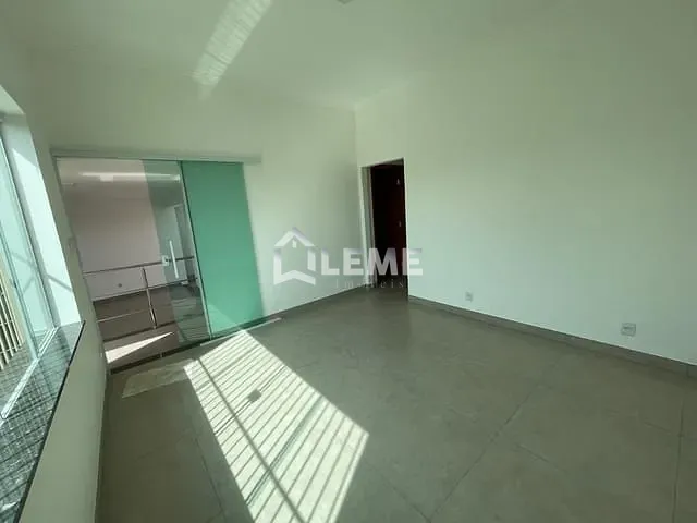 Casa com 300m² 3 quartos e 3 banheiros, à venda, no bairro Jardim São Domingos em Mococa
