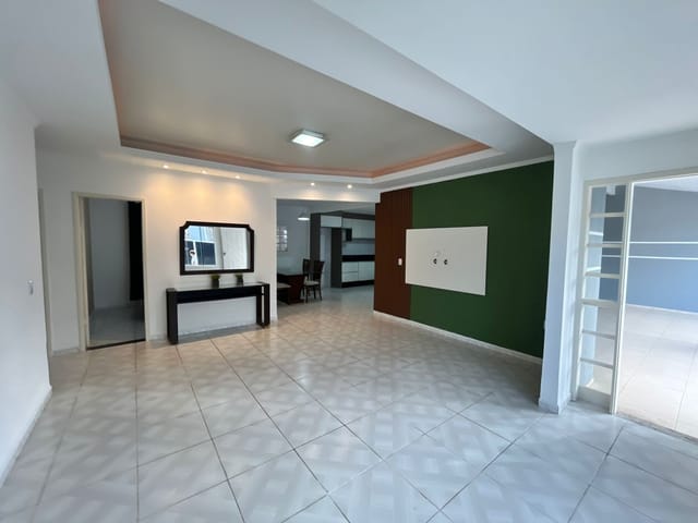 Casa com 450m² 3 quartos e 2 banheiros, à venda ou para alugar, no bairro Ingleses do Rio Vermelho em Florianópolis
