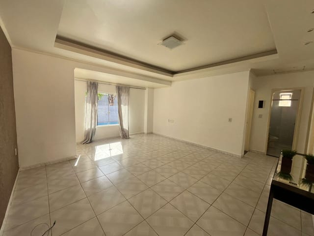 Casa com 450m² 3 quartos e 2 banheiros, à venda ou para alugar, no bairro Ingleses do Rio Vermelho em Florianópolis
