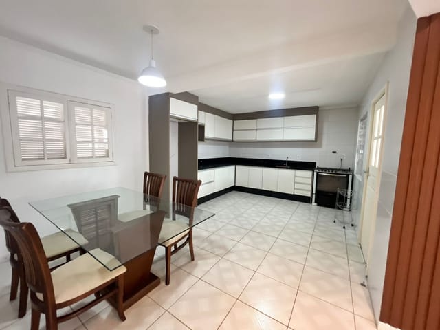 Casa com 450m² 3 quartos e 2 banheiros, à venda ou para alugar, no bairro Ingleses do Rio Vermelho em Florianópolis