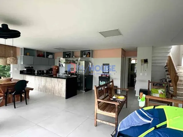 Casa 4 quartos e 4 banheiros, à venda, no bairro Nossa Senhora da Vitória em Ilhéus