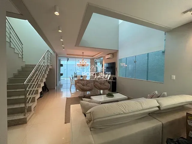 Casa 4 quartos e 6 banheiros, para alugar, no bairro Fernando Idalino em Petrolina